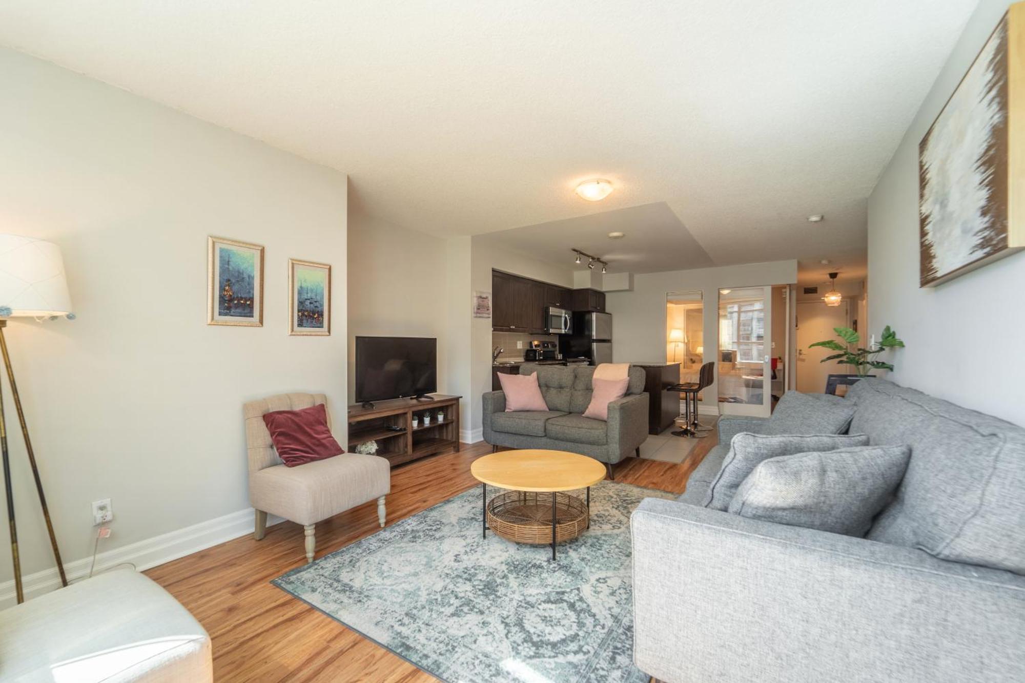 Spacious 2 Bedroom Plus Den, 2 Bath, Sleeps 5 With Balcony And Lakeview Downtown Toronto Condo Zewnętrze zdjęcie