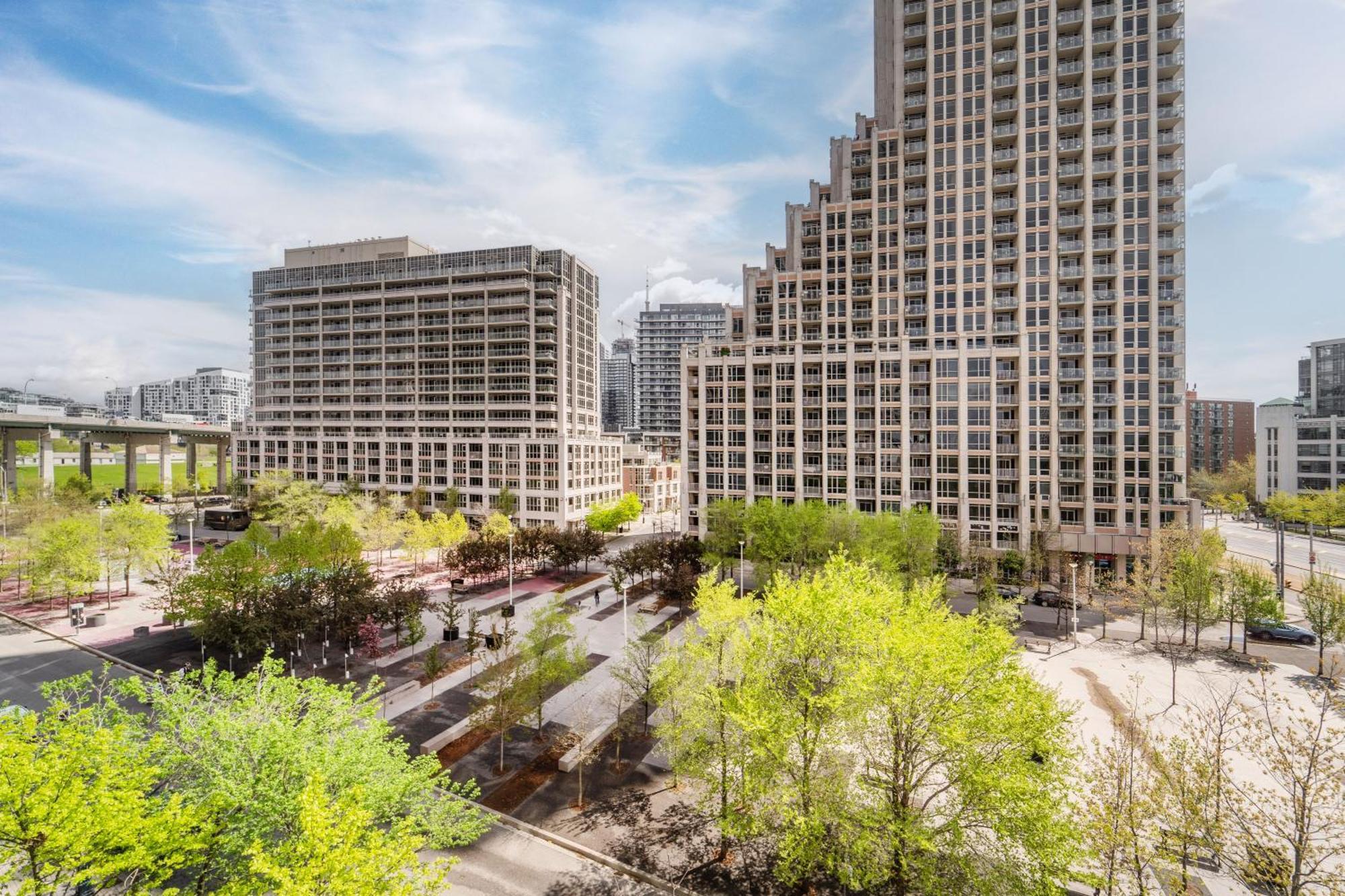 Spacious 2 Bedroom Plus Den, 2 Bath, Sleeps 5 With Balcony And Lakeview Downtown Toronto Condo Zewnętrze zdjęcie