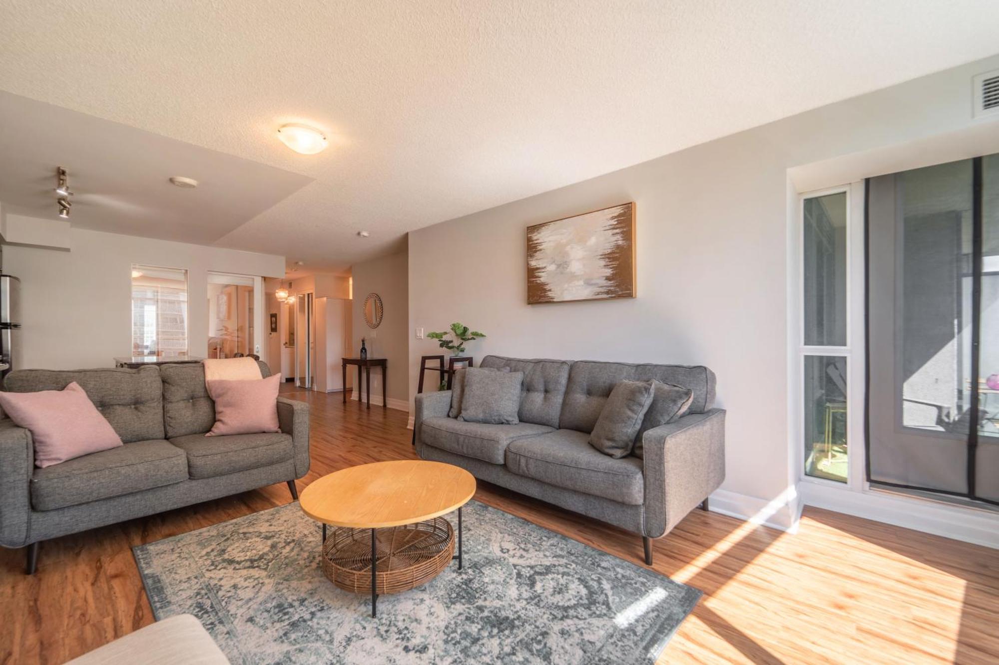 Spacious 2 Bedroom Plus Den, 2 Bath, Sleeps 5 With Balcony And Lakeview Downtown Toronto Condo Zewnętrze zdjęcie