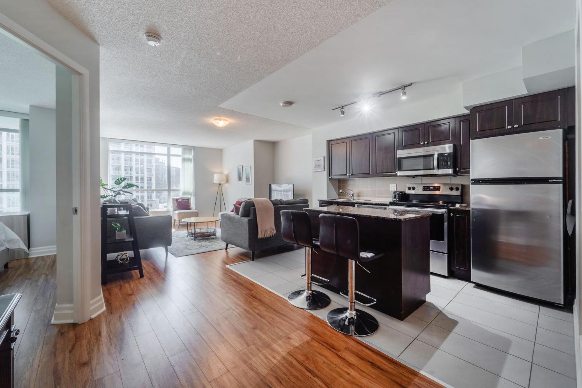 Spacious 2 Bedroom Plus Den, 2 Bath, Sleeps 5 With Balcony And Lakeview Downtown Toronto Condo Zewnętrze zdjęcie