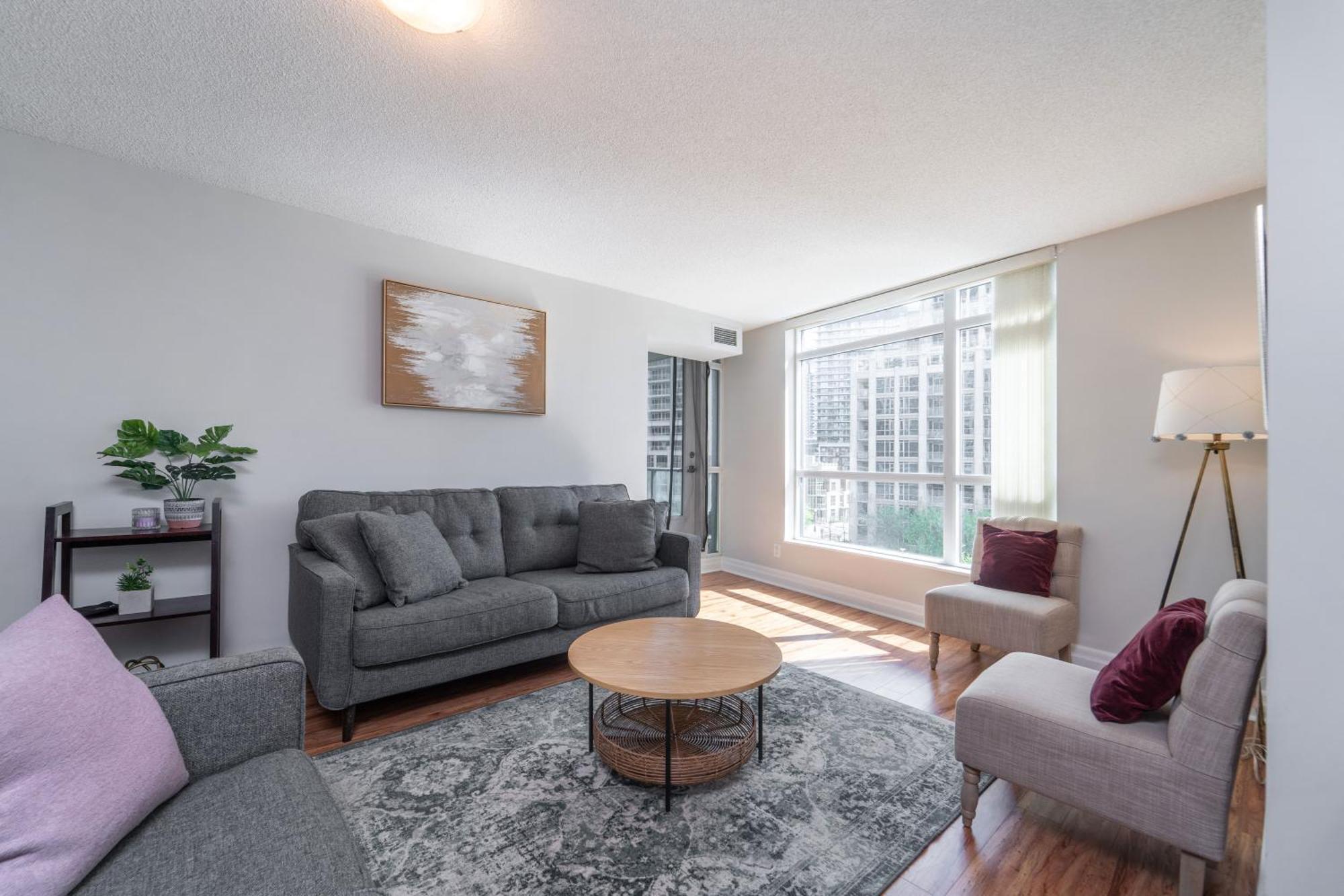 Spacious 2 Bedroom Plus Den, 2 Bath, Sleeps 5 With Balcony And Lakeview Downtown Toronto Condo Zewnętrze zdjęcie