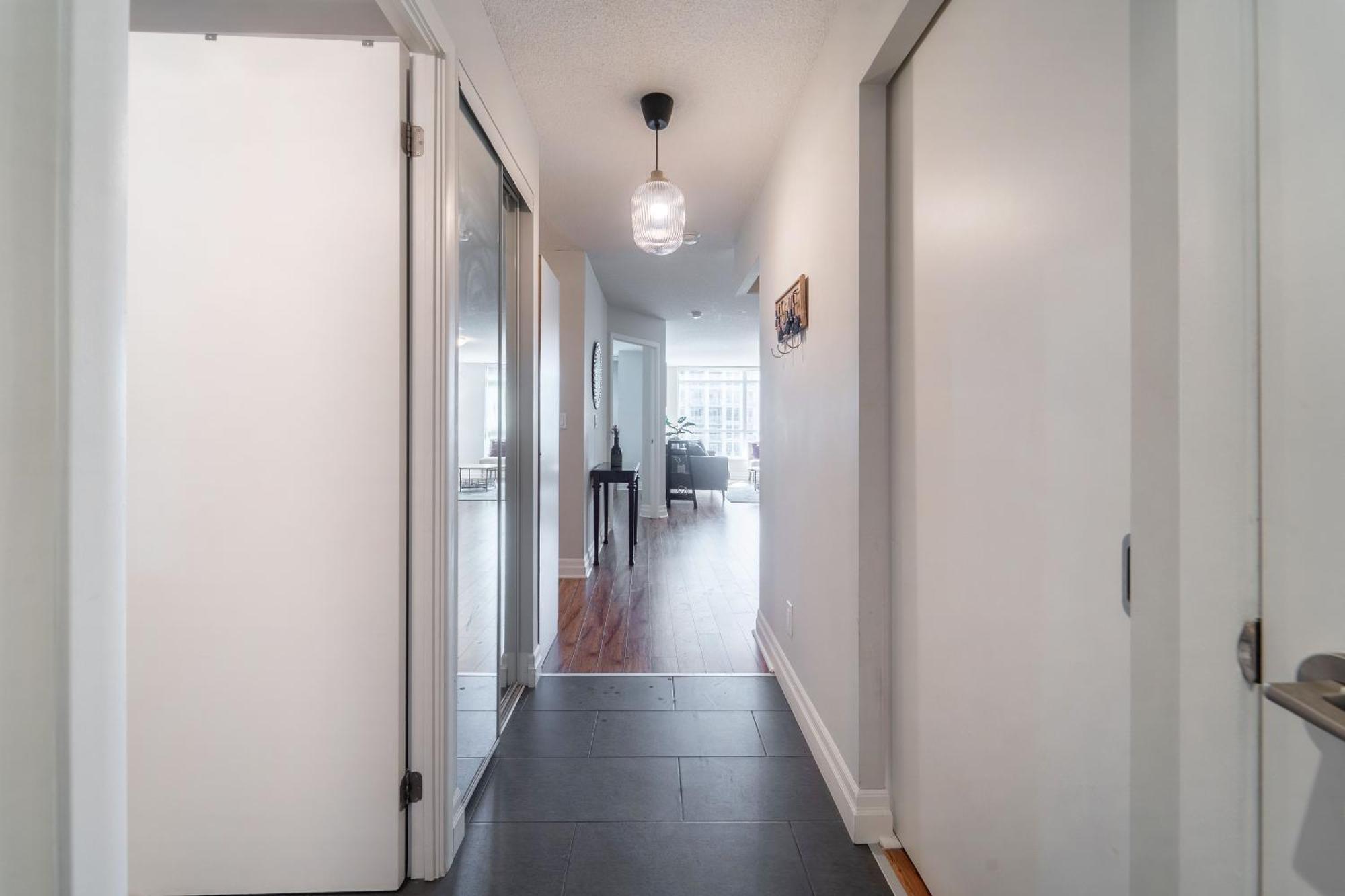 Spacious 2 Bedroom Plus Den, 2 Bath, Sleeps 5 With Balcony And Lakeview Downtown Toronto Condo Zewnętrze zdjęcie