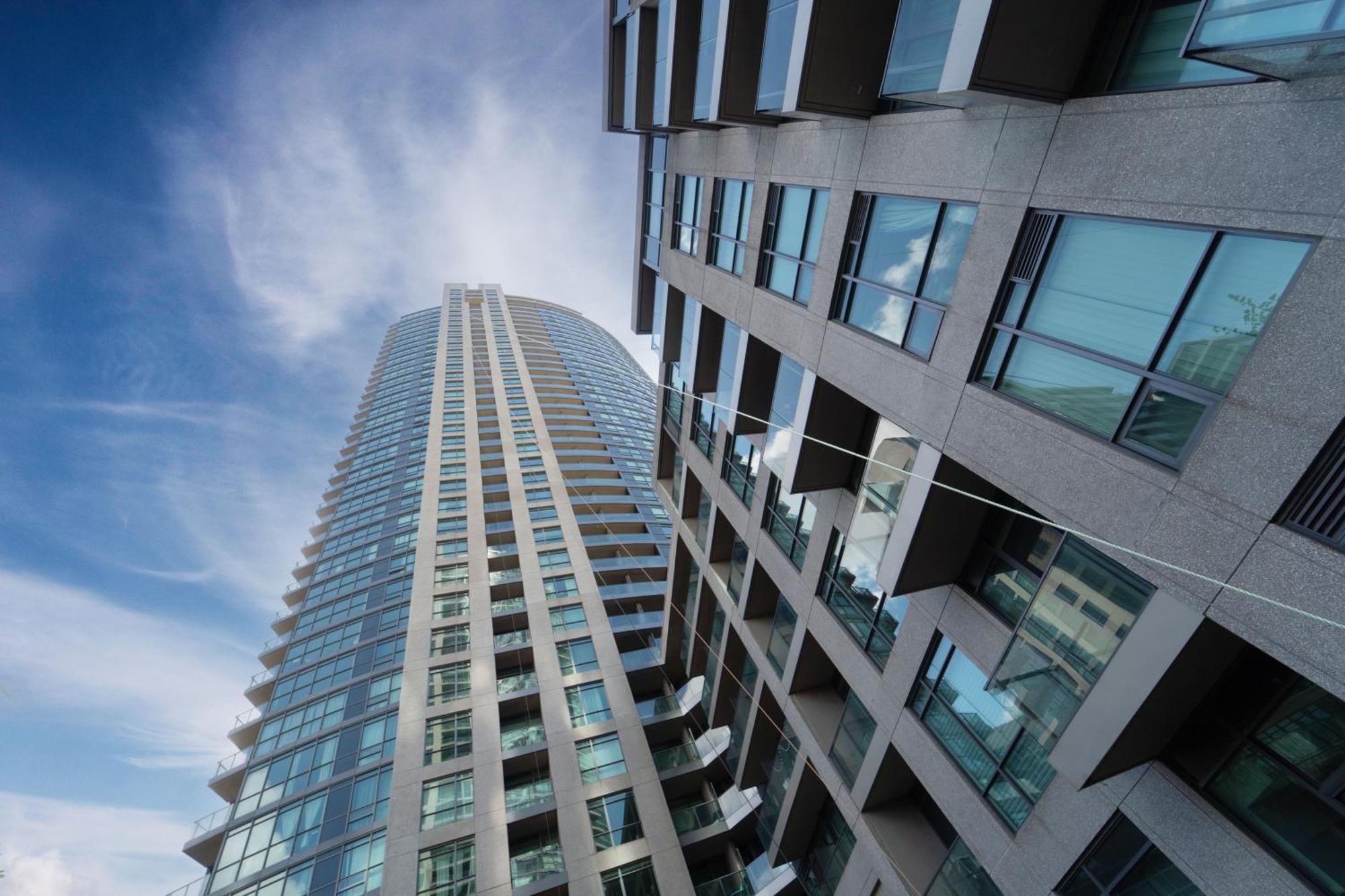 Spacious 2 Bedroom Plus Den, 2 Bath, Sleeps 5 With Balcony And Lakeview Downtown Toronto Condo Zewnętrze zdjęcie